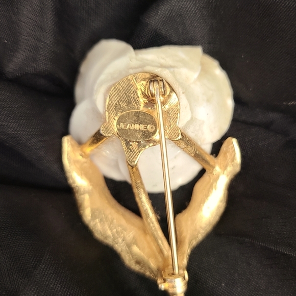 Rare Vintage Gold Tone and Porcelain Flowered Brooch, Signed - Picture 4 of 8